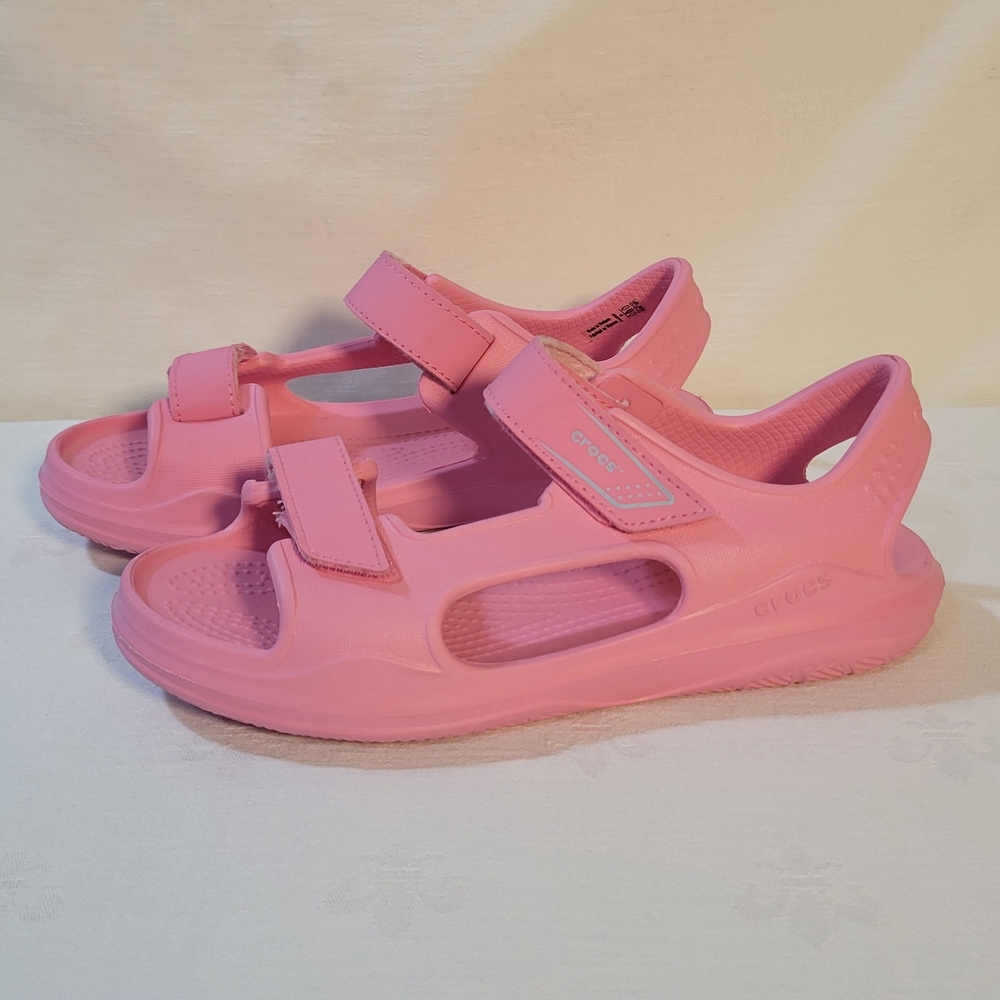 CROCS Kids Juniors Size 3 Swift Water Expedition Pink Sandals